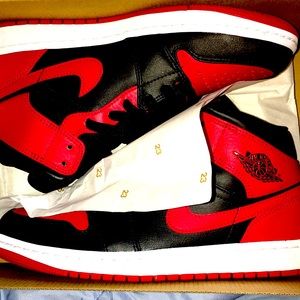 Jordan retro 1’s midtop banned ones❣️